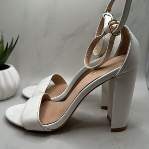 Glaze white heels 5 1/2